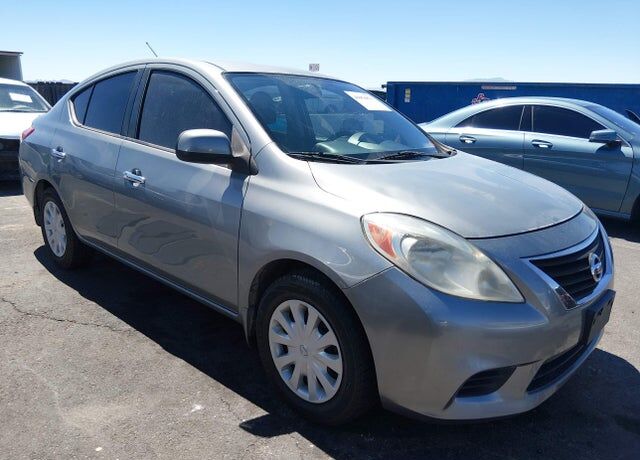 2012 NISSAN Versa