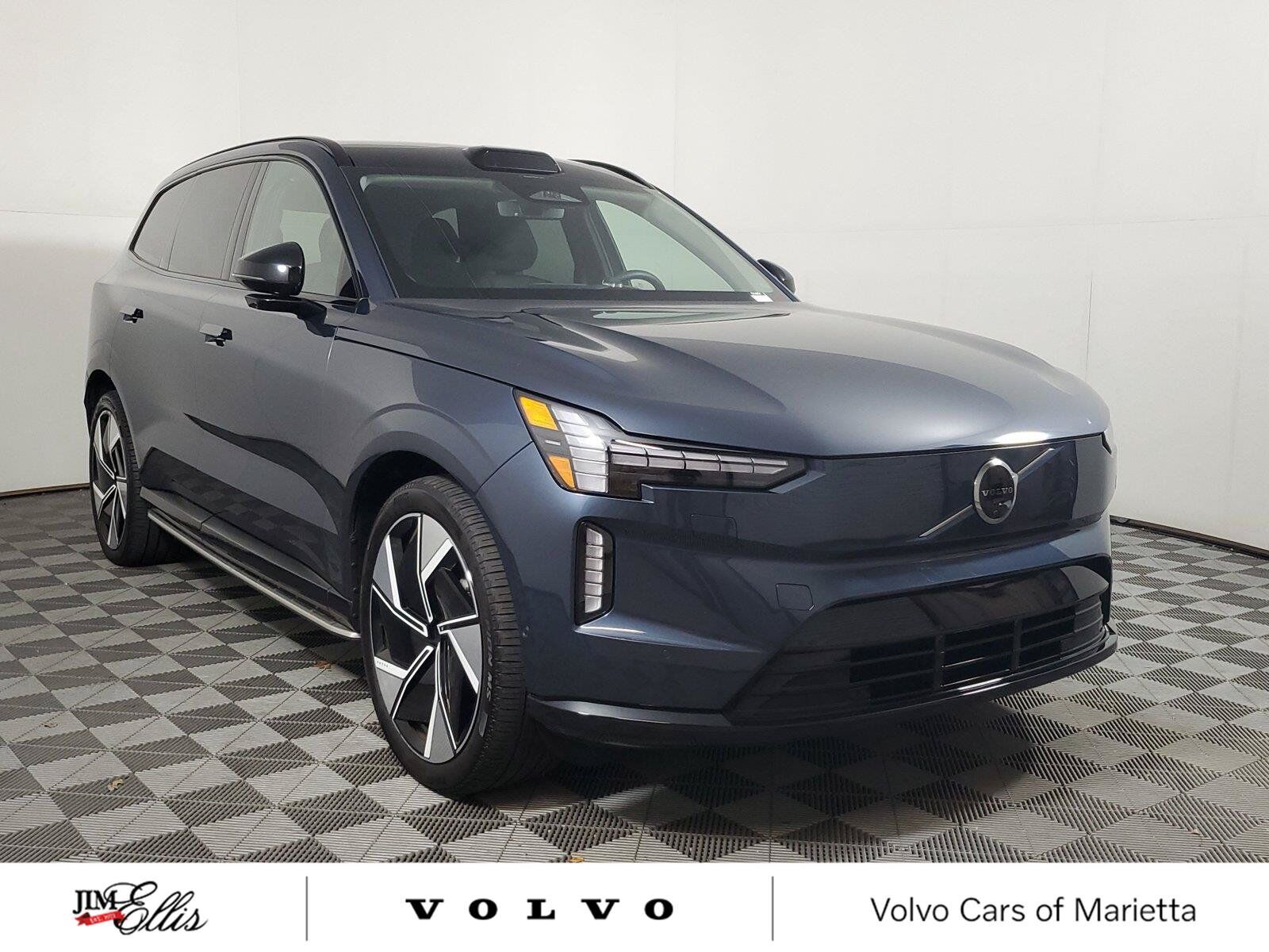 2025 VOLVO EX90