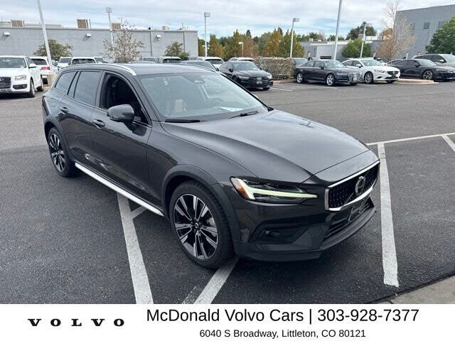2024 VOLVO V60CC