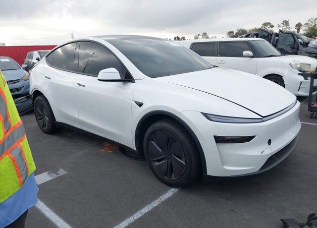 2026 TESLA Model Y