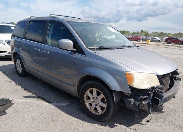 2013 CHRYSLER Town and Country