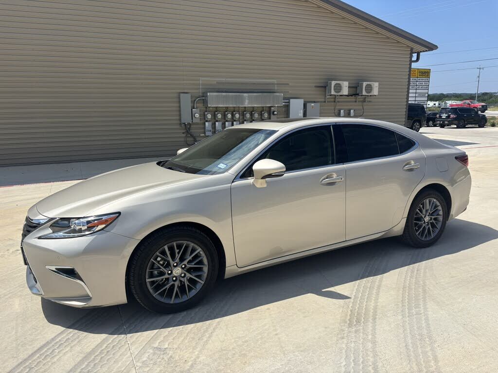 2018 LEXUS ES