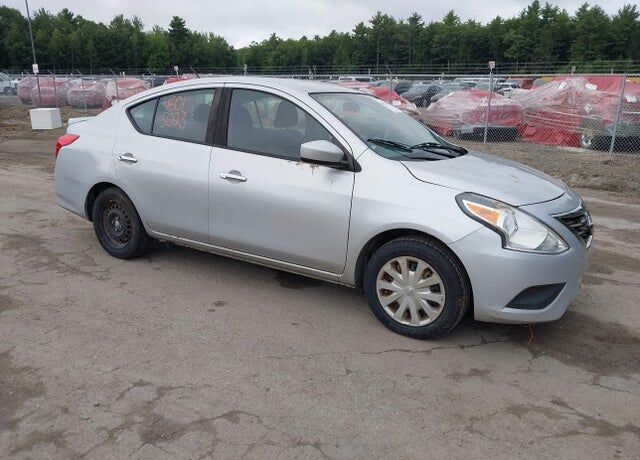 2017 NISSAN Versa