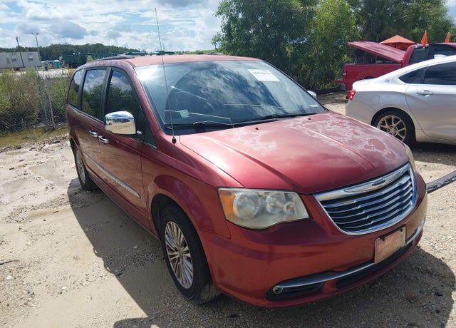 2013 CHRYSLER Town and Country