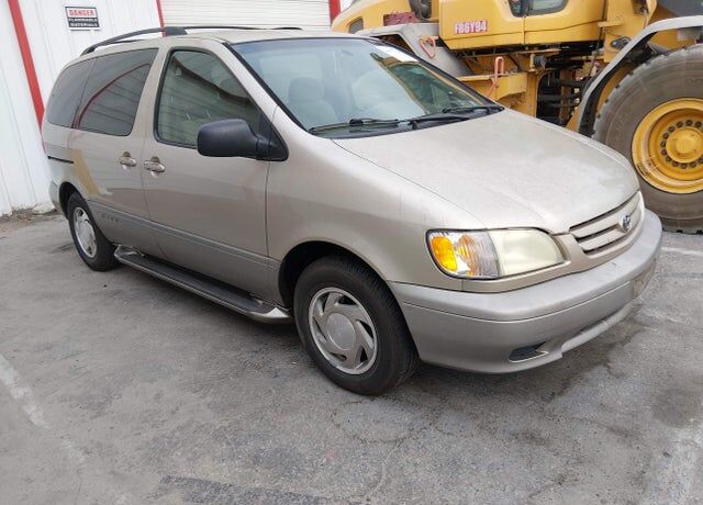 2002 TOYOTA Sienna