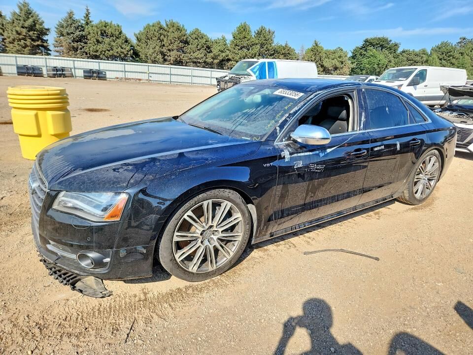 2013 AUDI S8