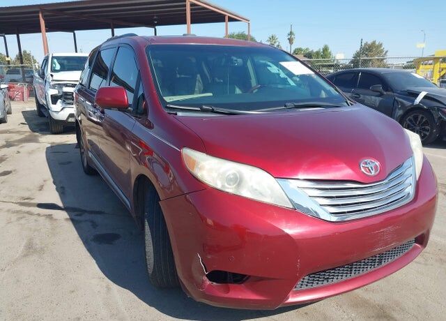 2011 TOYOTA Sienna
