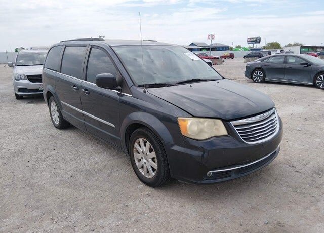 2014 CHRYSLER Town and Country