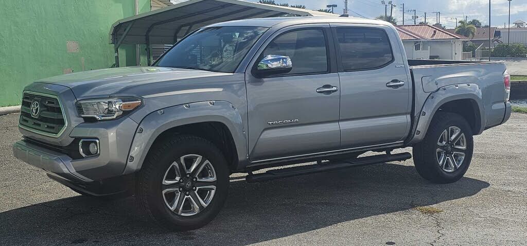 2017 TOYOTA Tacoma