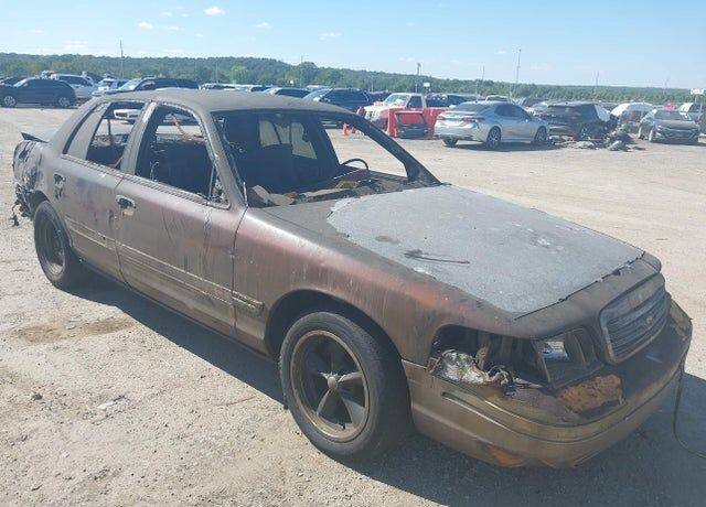2001 FORD Crown Victoria