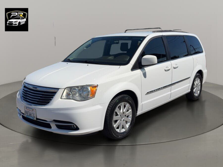 2014 CHRYSLER Town and Country