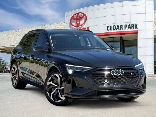 2024 AUDI Q8