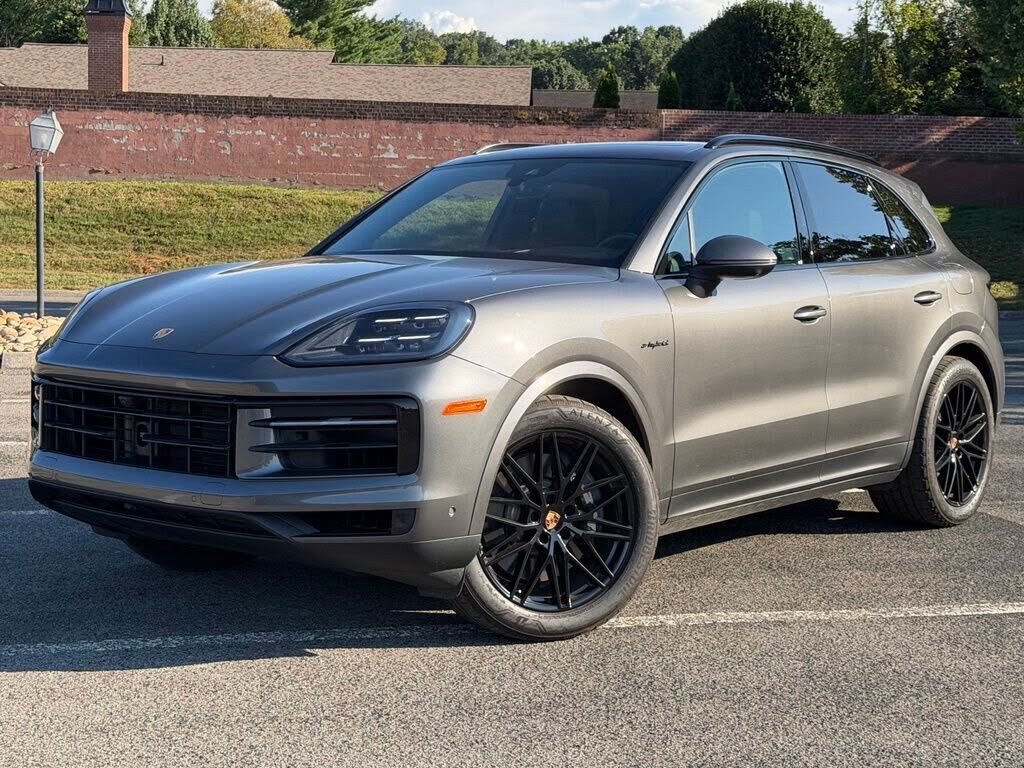 2026 PORSCHE Cayenne