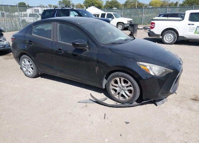 2017 TOYOTA Yaris