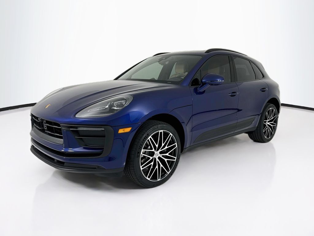 2026 PORSCHE Macan