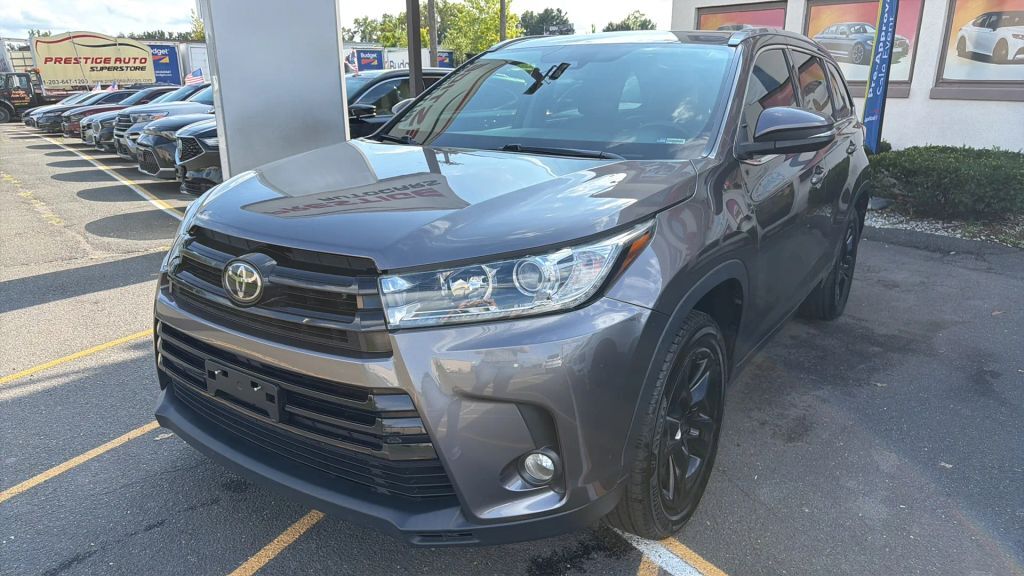 2017 TOYOTA Highlander