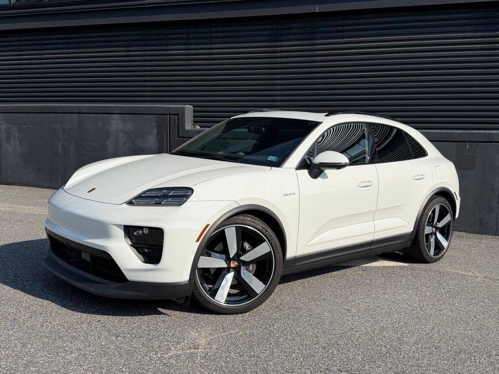 2025 PORSCHE Macan