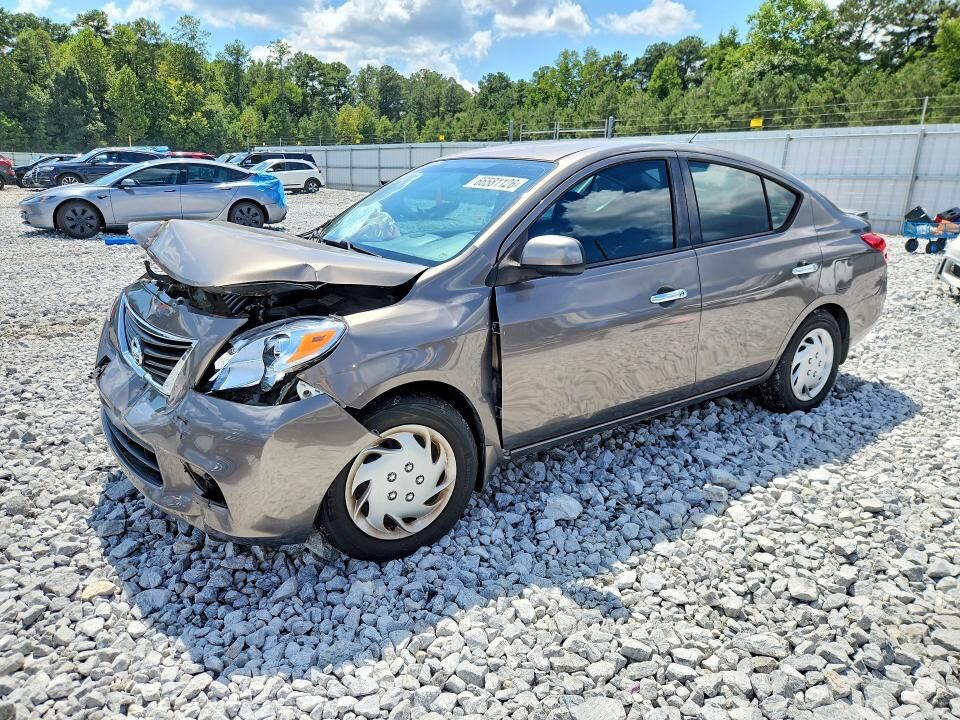2014 NISSAN Versa