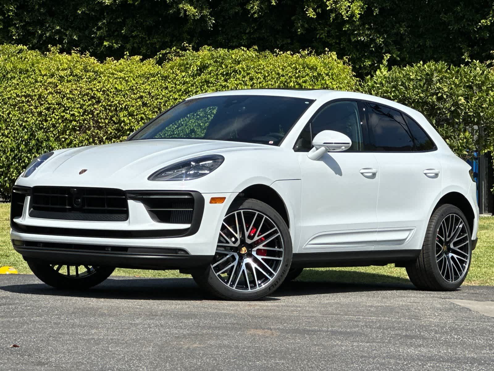 2026 PORSCHE Macan