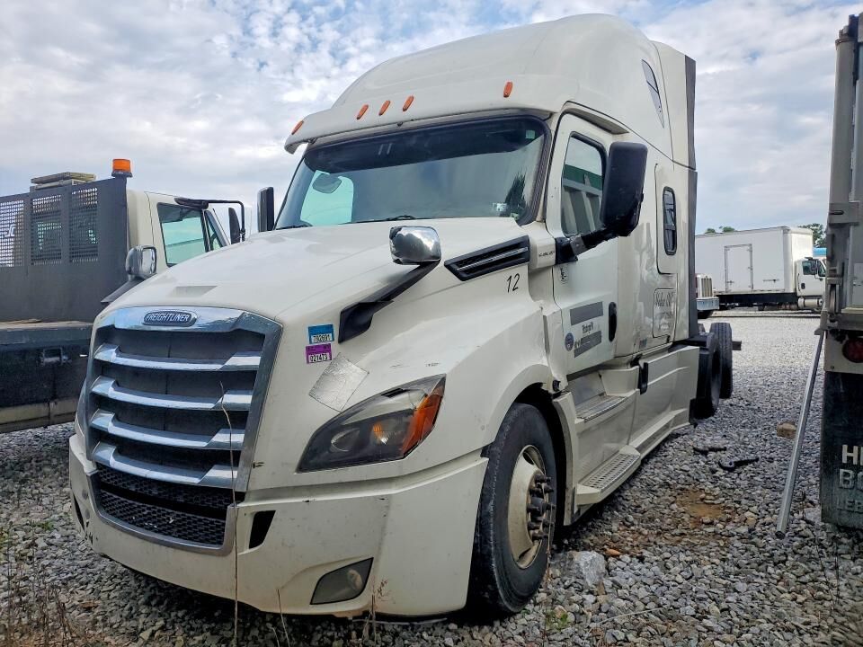2018 FREIGHTLINER New Cascadia 126" Sleepercab