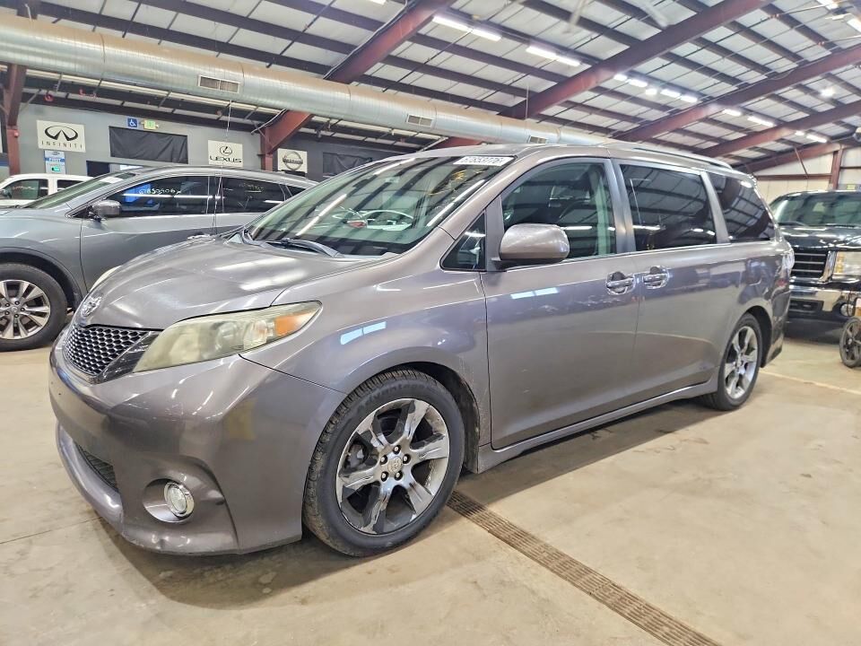2012 TOYOTA Sienna