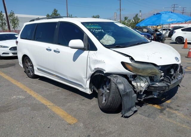 2015 TOYOTA Sienna