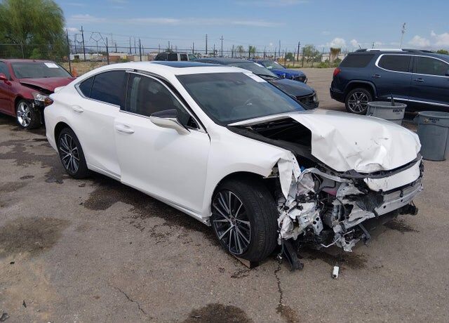 2025 LEXUS ES