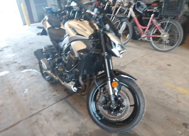 2025 KAWASAKI Z900