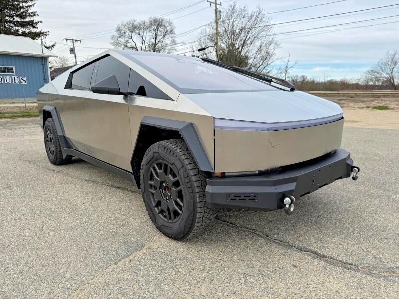 2024 TESLA Cybertruck