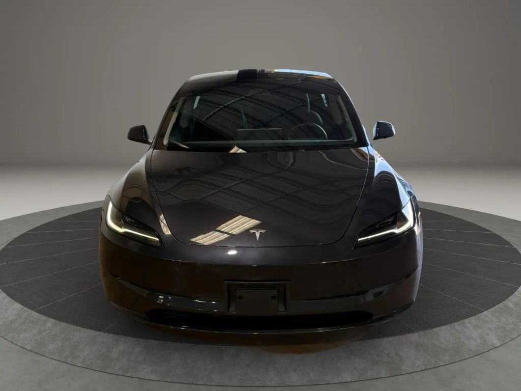 2024 TESLA Model 3