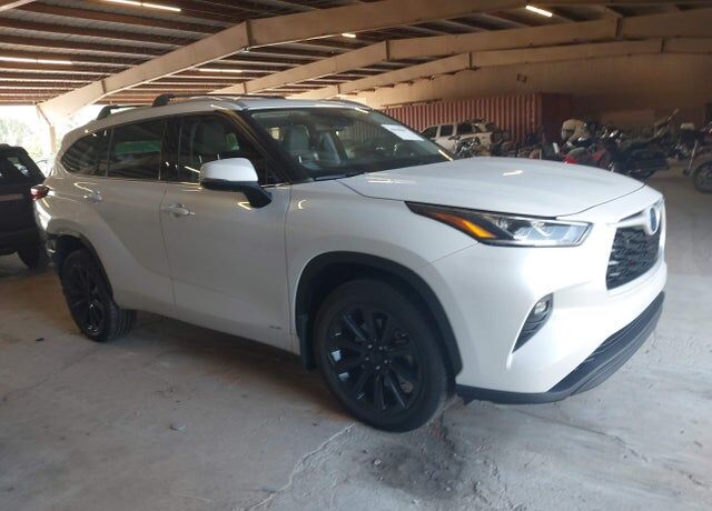 2022 TOYOTA Highlander