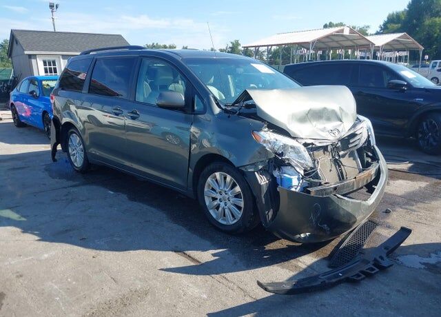 2012 TOYOTA Sienna