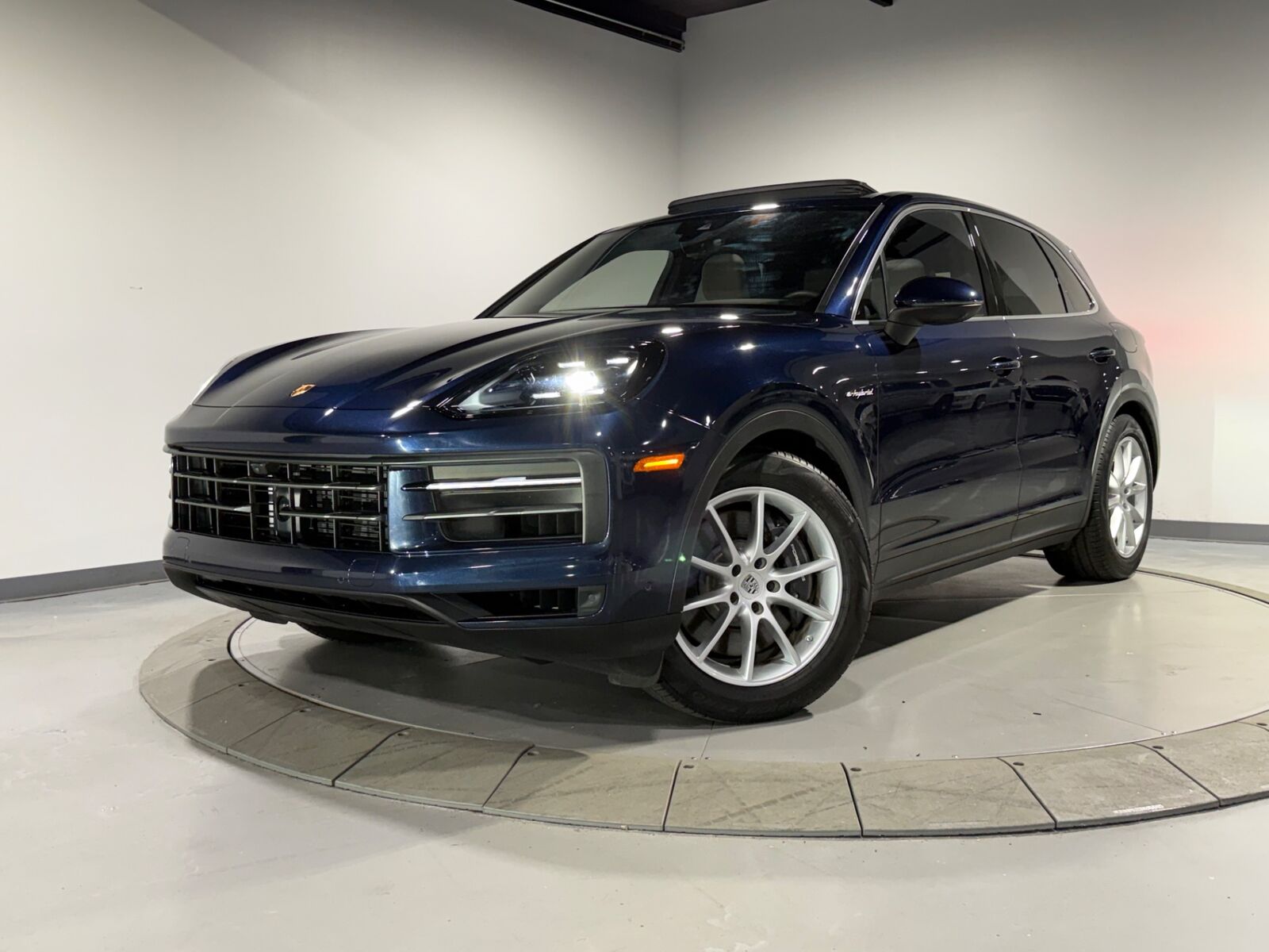 2024 PORSCHE Cayenne