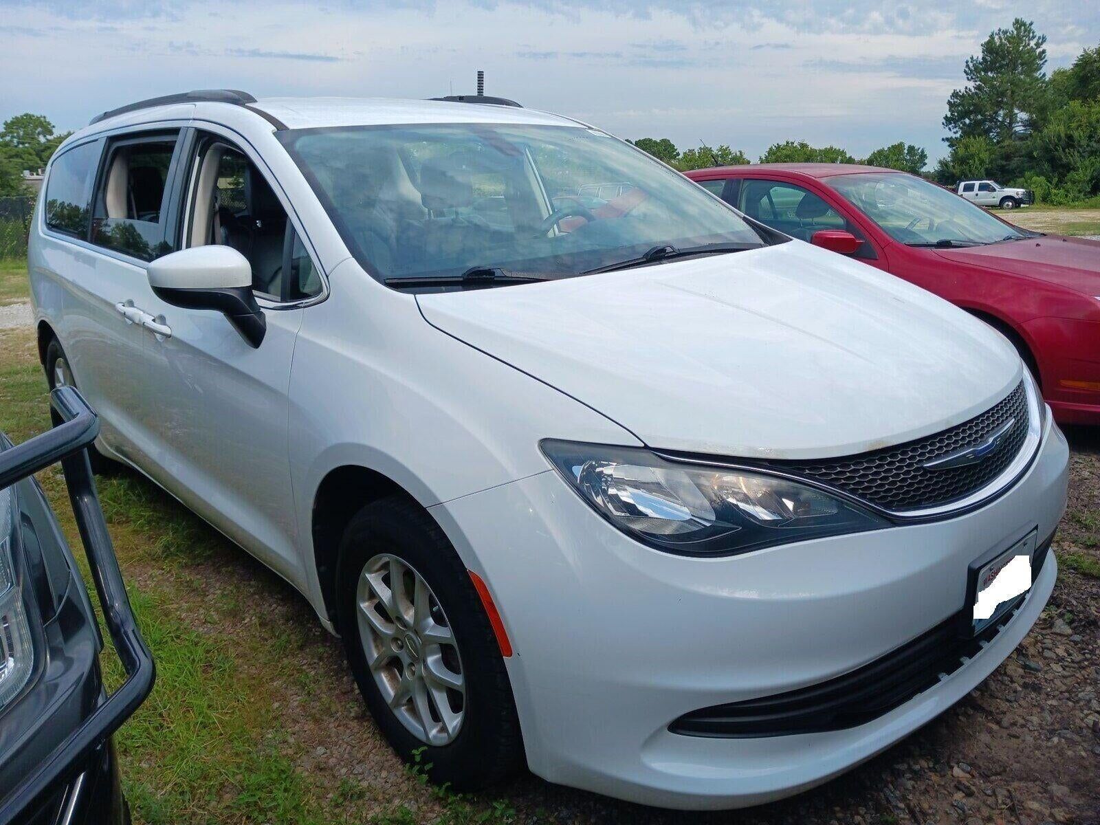 2020 CHRYSLER Voyager