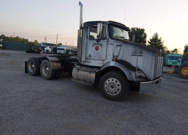 1999 KENWORTH T800