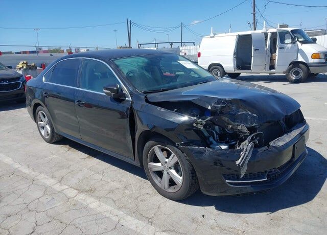 2013 VOLKSWAGEN Passat
