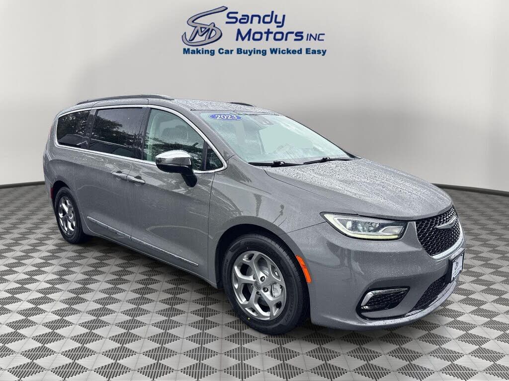 2023 CHRYSLER Pacifica