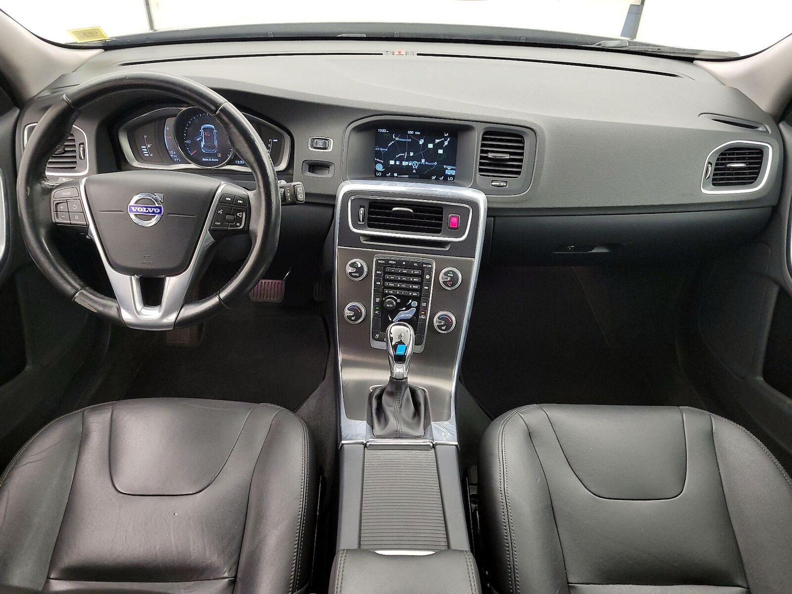 2015 VOLVO V60