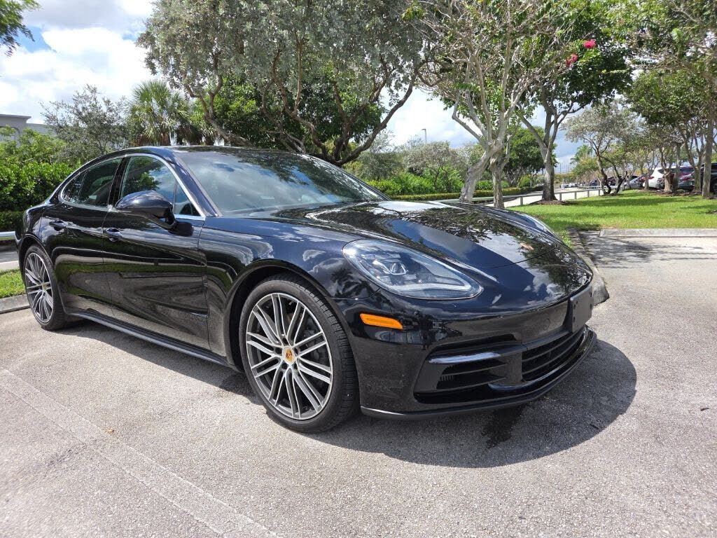 2018 PORSCHE Panamera