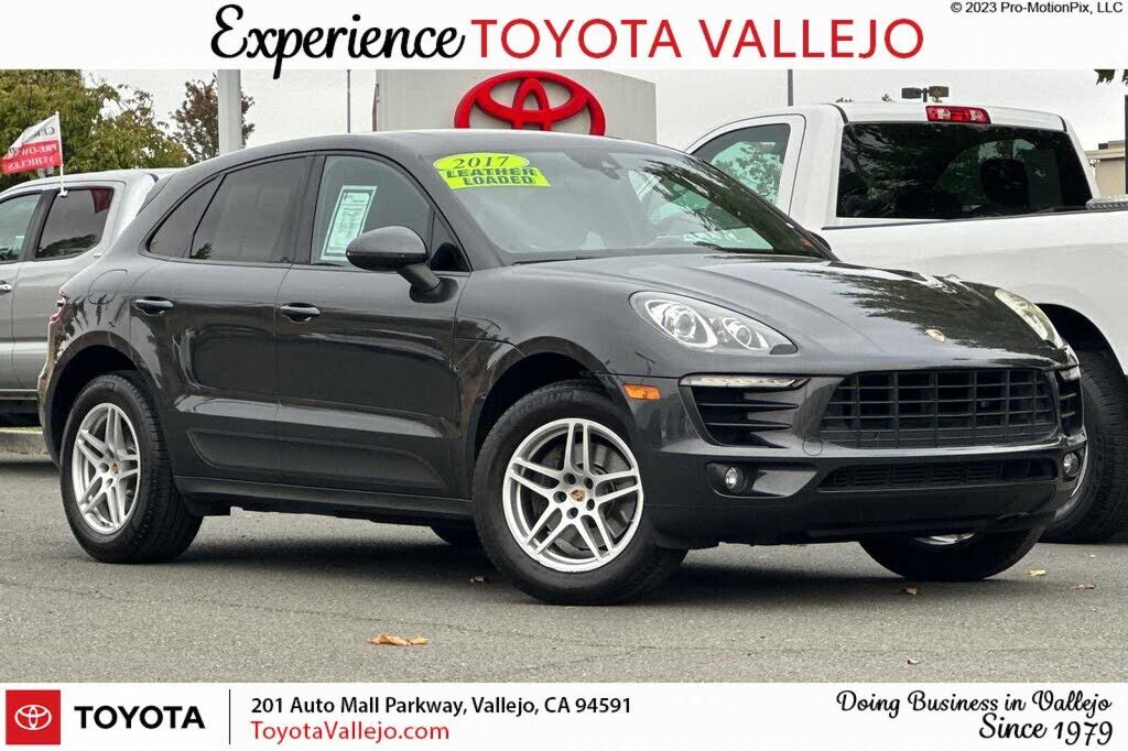 2017 PORSCHE Macan