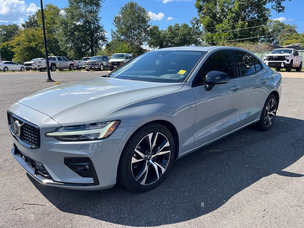 2025 VOLVO S60