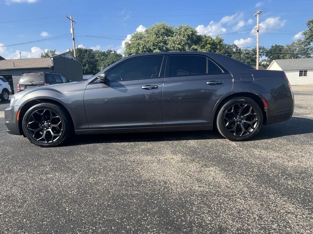 2019 CHRYSLER 300