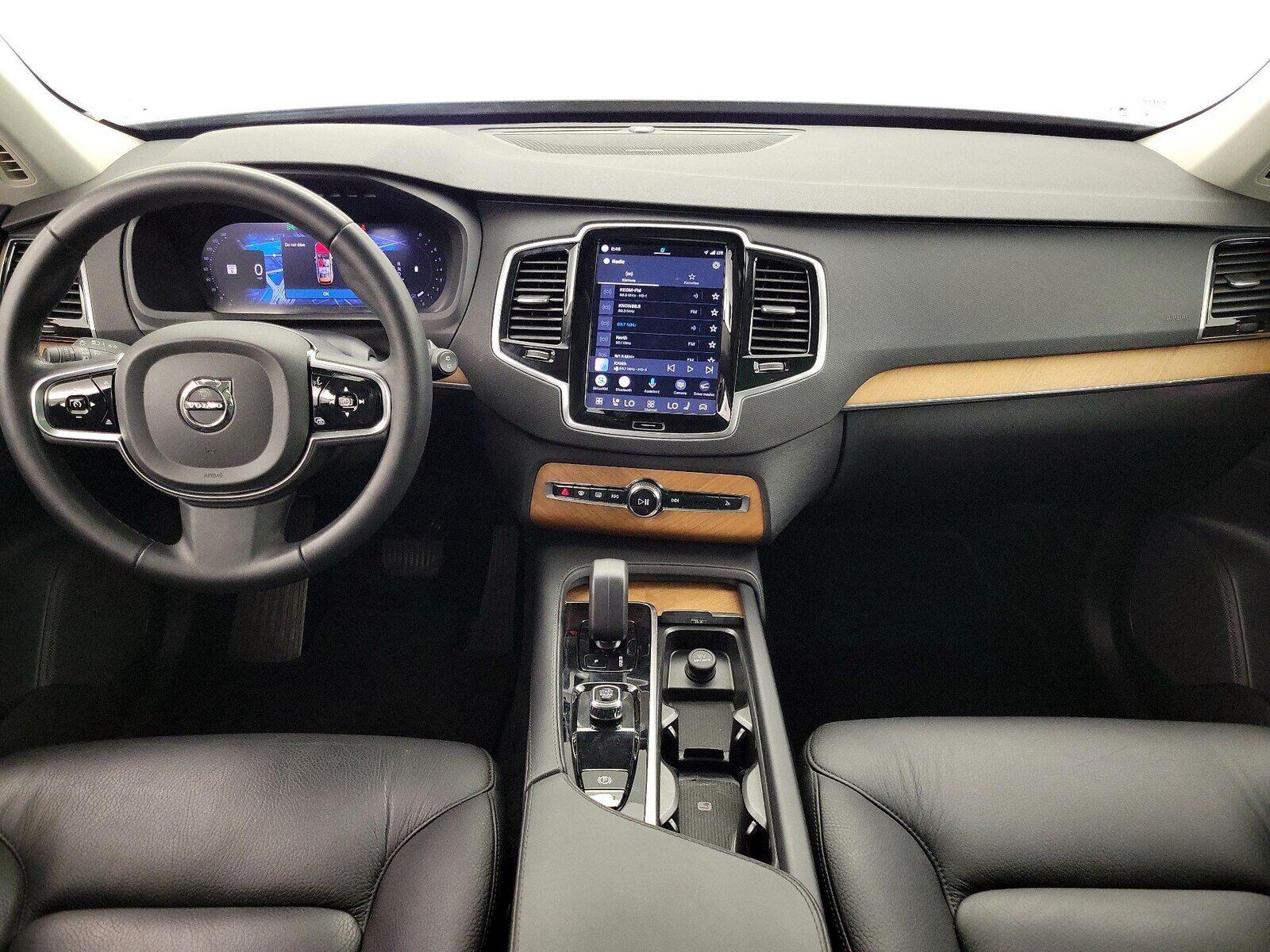 2023 VOLVO XC90