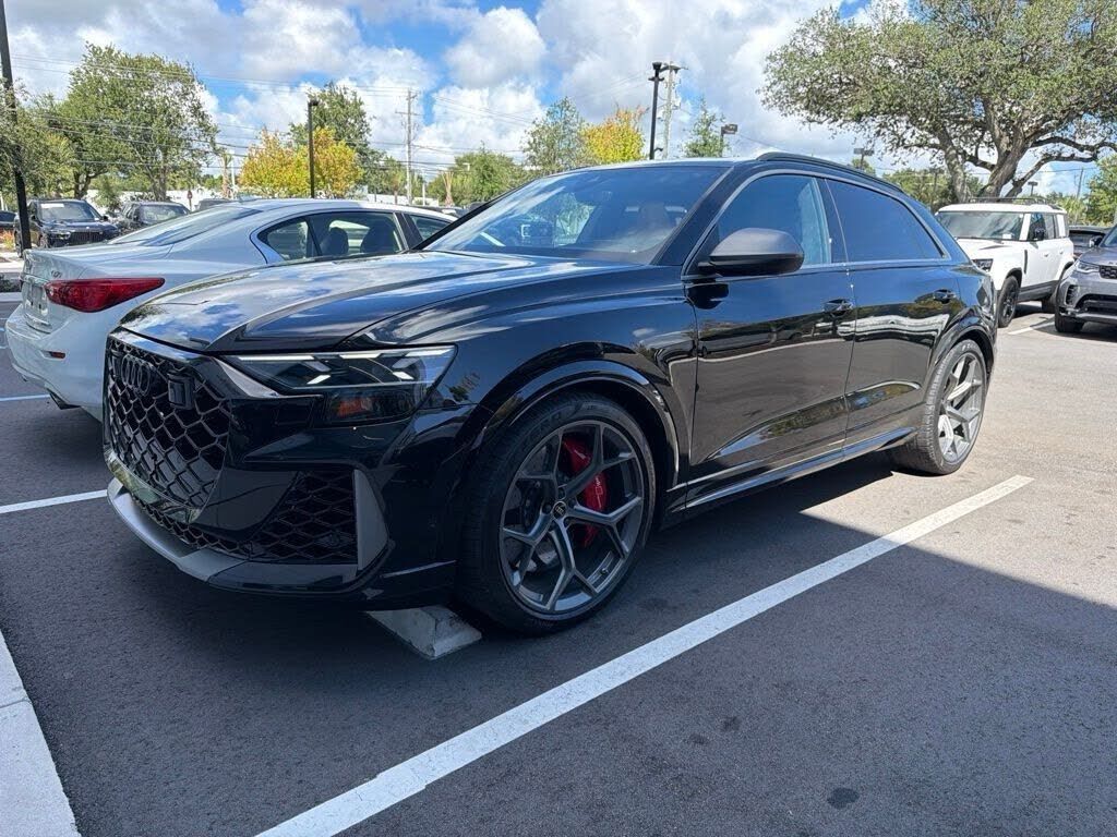 2025 AUDI RS Q8