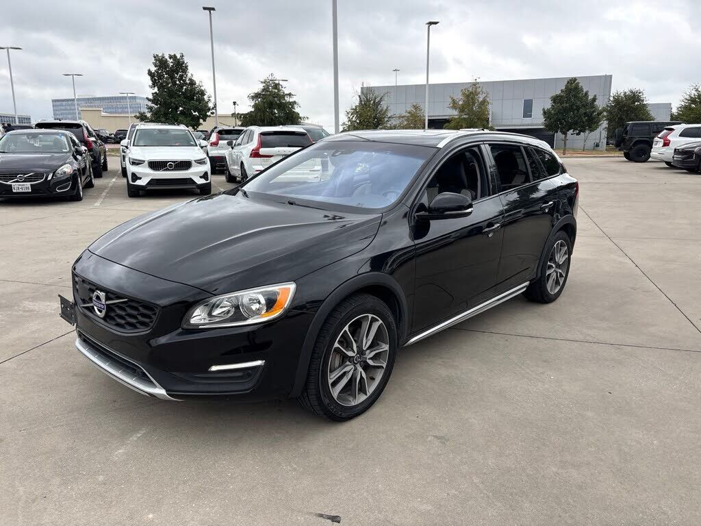 2017 VOLVO V60CC