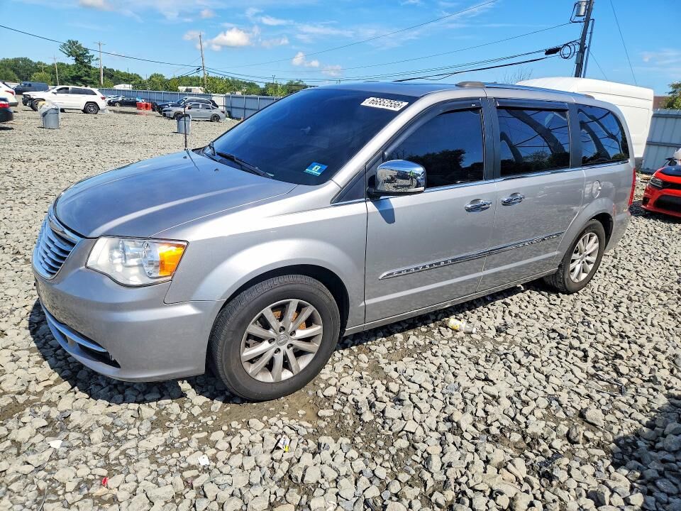 2016 CHRYSLER Town and Country
