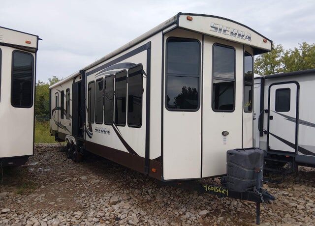 2015 FOREST RIVER Sierra Towables