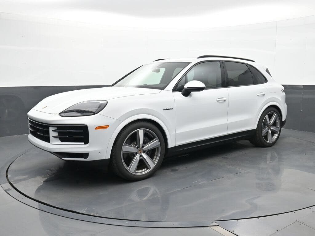 2025 PORSCHE Cayenne