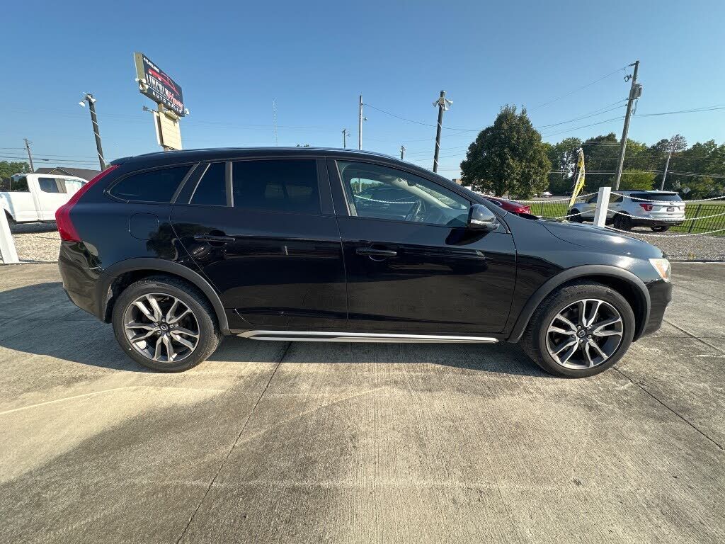 2016 VOLVO V60CC