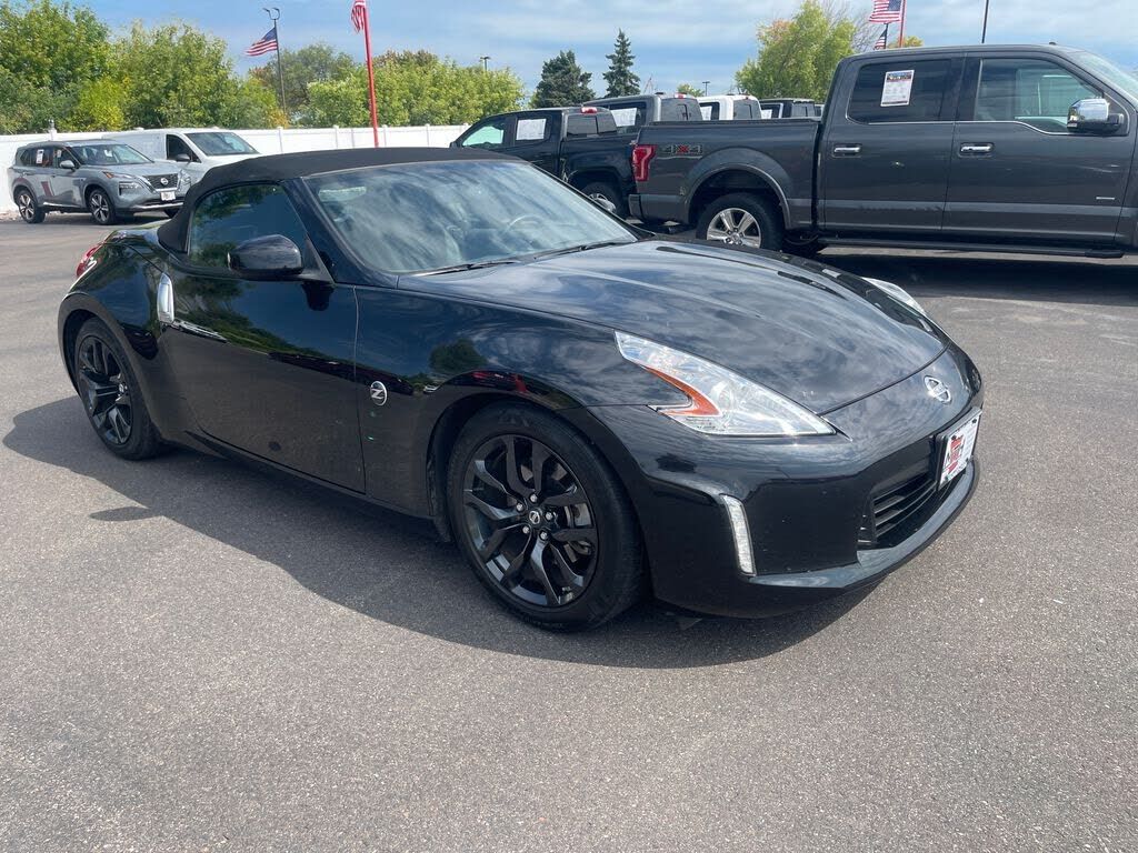 2017 NISSAN 370Z